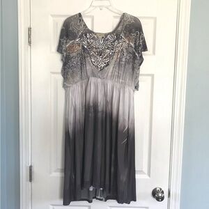 Live and Let Live Womens Shirt Dress 1X Stretchy Gray White Knee Length Studded